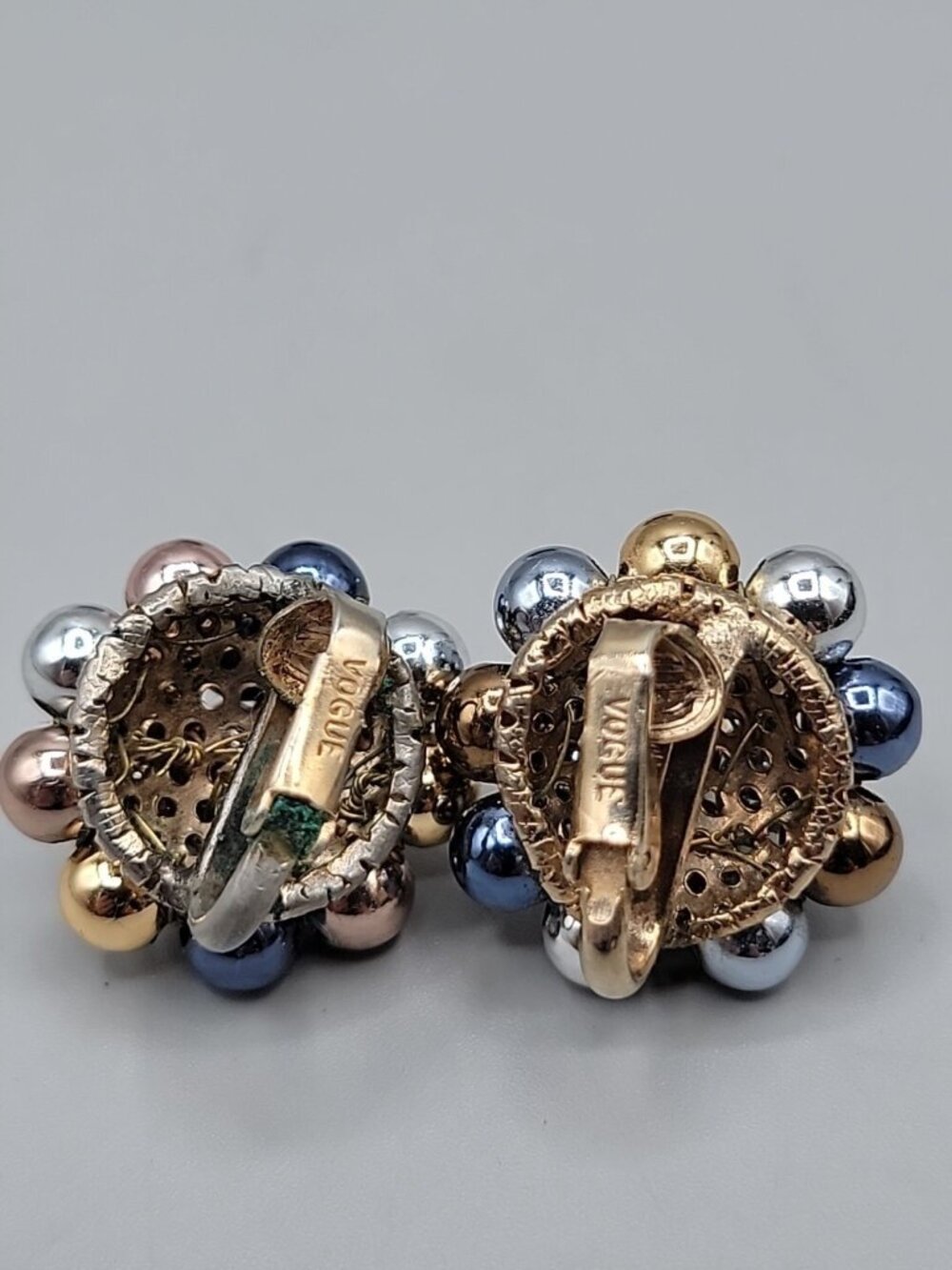 Vintage Vogue Mixed Metallic Beaded Cluster Clip On Earrings 3-D Dome Shape - Picture 7 of 9
